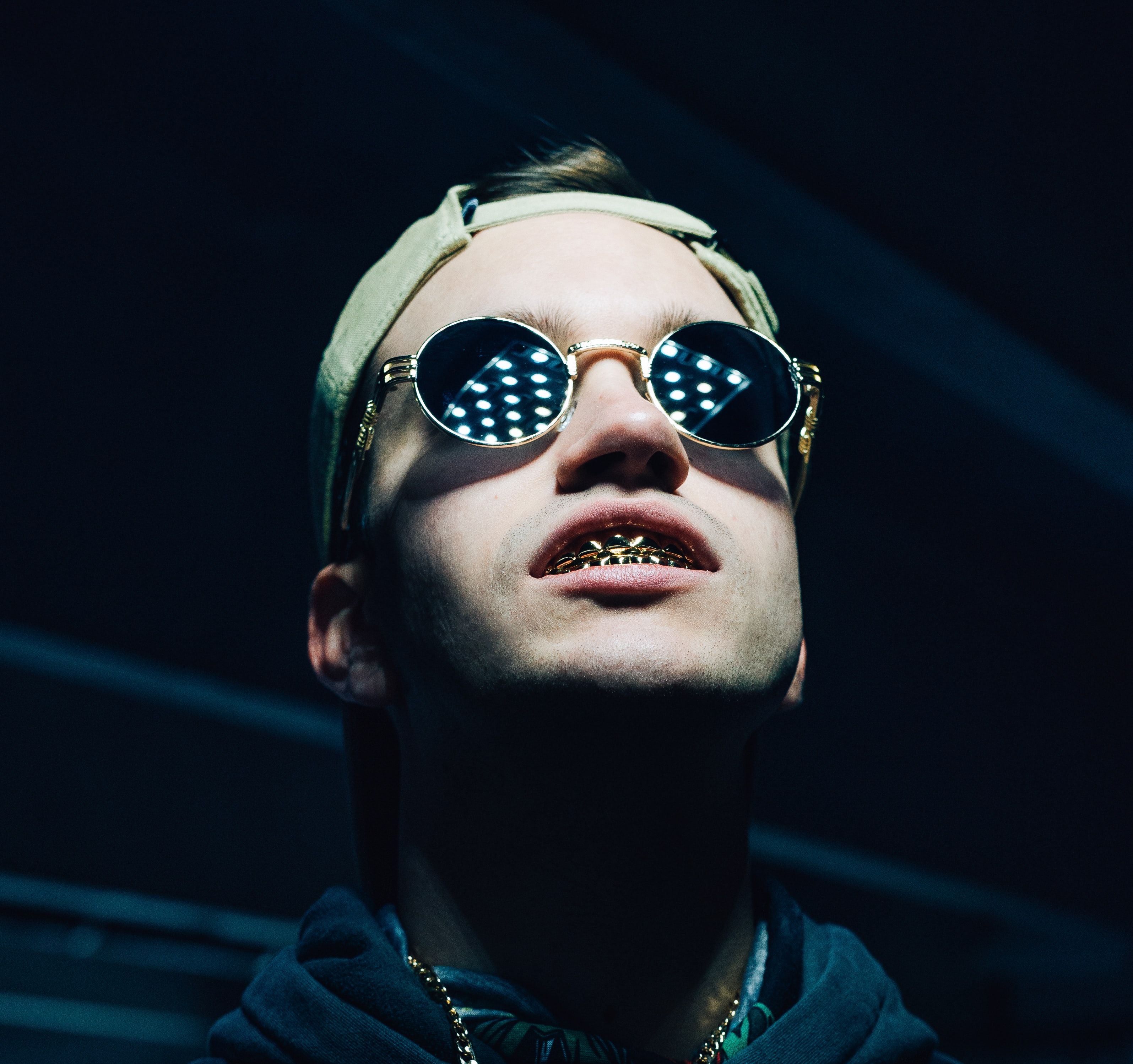 Rapper taget i at gøre noget ulovligt